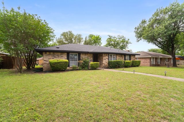 722 Oakbluff Drive, Lancaster, TX 75146