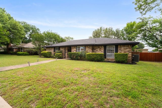 722 Oakbluff Drive, Lancaster, TX 75146