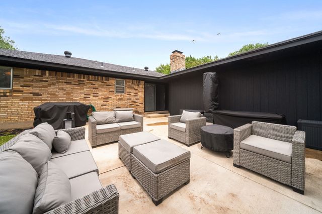 722 Oakbluff Drive, Lancaster, TX 75146