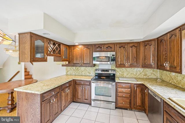 77 WREN DR, Holland, PA 18966