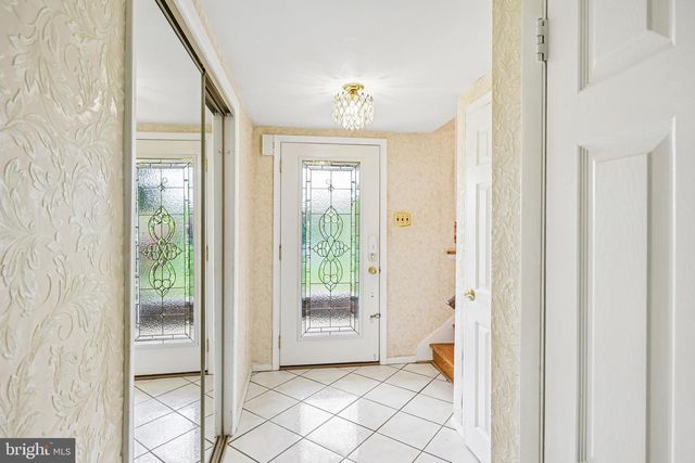 77 WREN DR, Holland, PA 18966