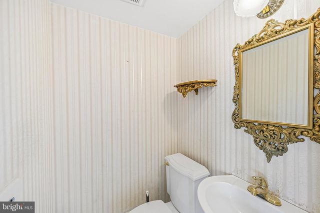 77 WREN DR, Holland, PA 18966