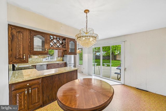 77 WREN DR, Holland, PA 18966