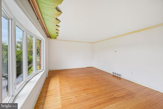 77 WREN DR, Holland, PA 18966