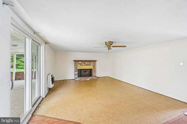 77 WREN DR, Holland, PA 18966