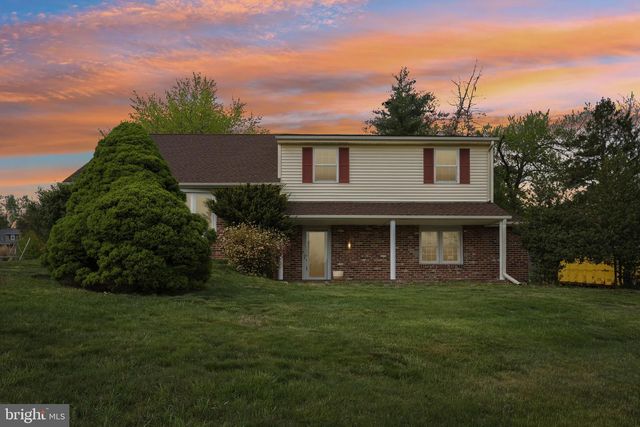 77 WREN DR, Holland, PA 18966