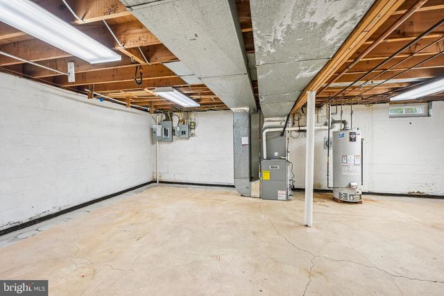 77 WREN DR, Holland, PA 18966