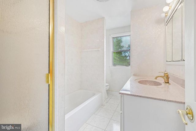 77 WREN DR, Holland, PA 18966