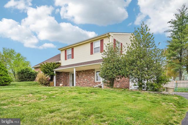 77 WREN DR, Holland, PA 18966