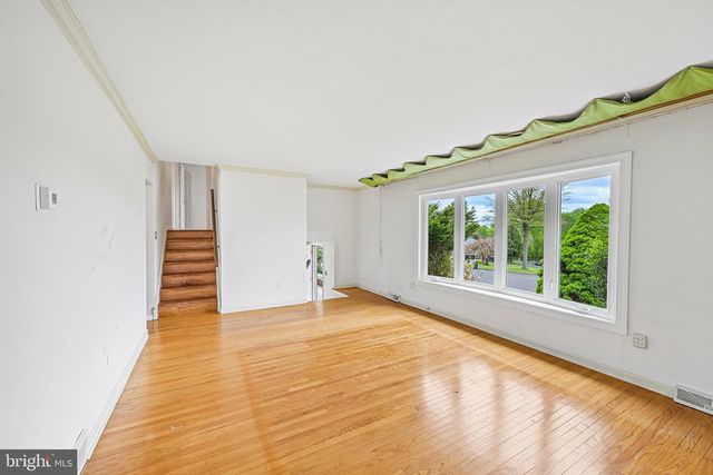 77 WREN DR, Holland, PA 18966