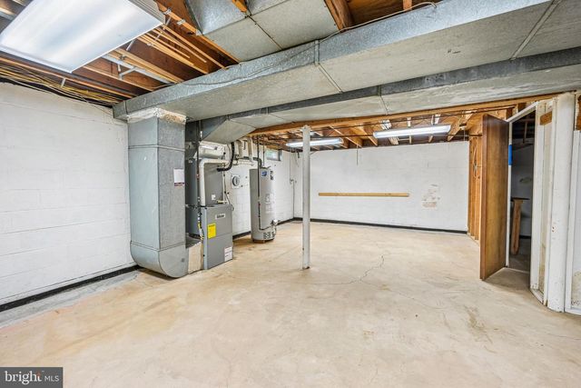 77 WREN DR, Holland, PA 18966