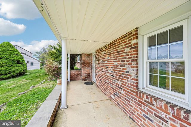 77 WREN DR, Holland, PA 18966