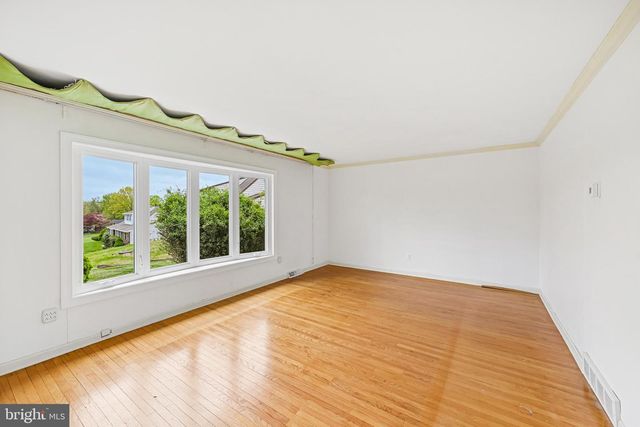 77 WREN DR, Holland, PA 18966