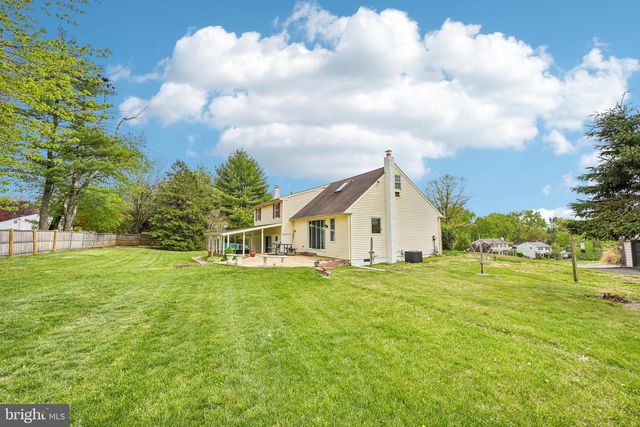 77 WREN DR, Holland, PA 18966