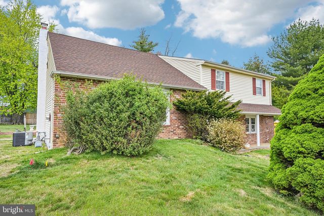 77 WREN DR, Holland, PA 18966