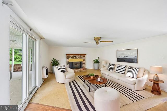 77 WREN DR, Holland, PA 18966