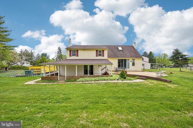 77 WREN DR, Holland, PA 18966