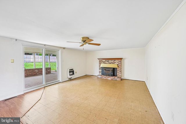 77 WREN DR, Holland, PA 18966