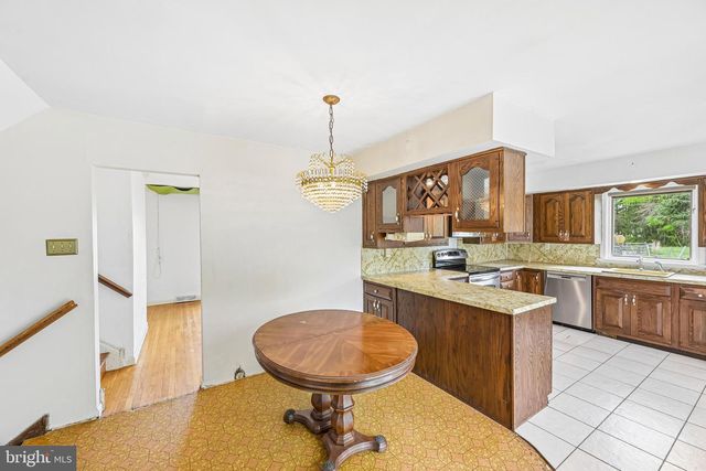 77 WREN DR, Holland, PA 18966