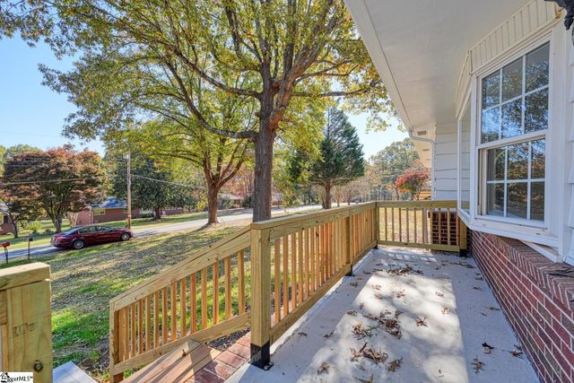 132 Walden Circle, Spartanburg, SC 29301