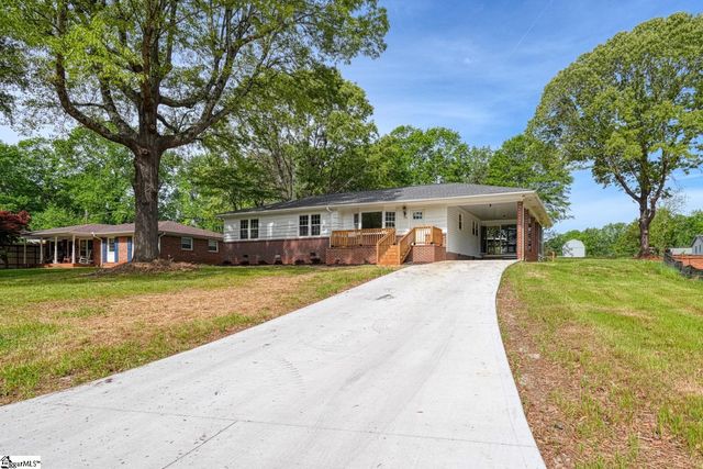 132 Walden Circle, Spartanburg, SC 29301