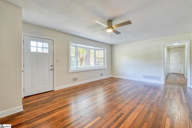 132 Walden Circle, Spartanburg, SC 29301