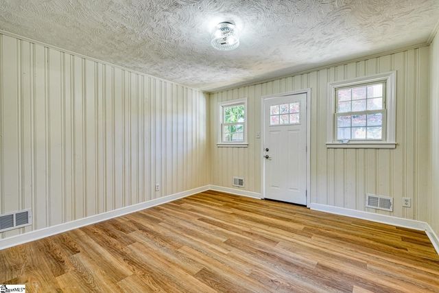 132 Walden Circle, Spartanburg, SC 29301