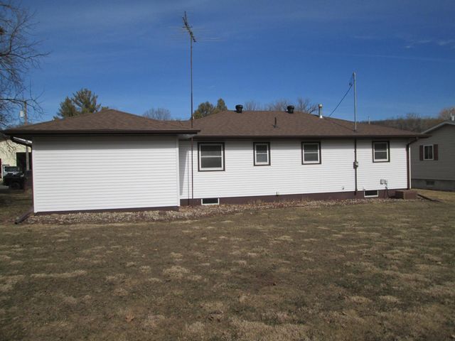 406 E Water Street, Fayette, IA 52142