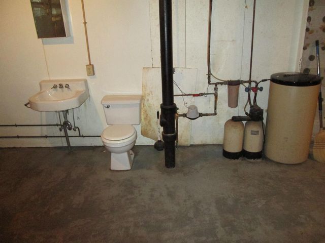 406 E Water Street, Fayette, IA 52142