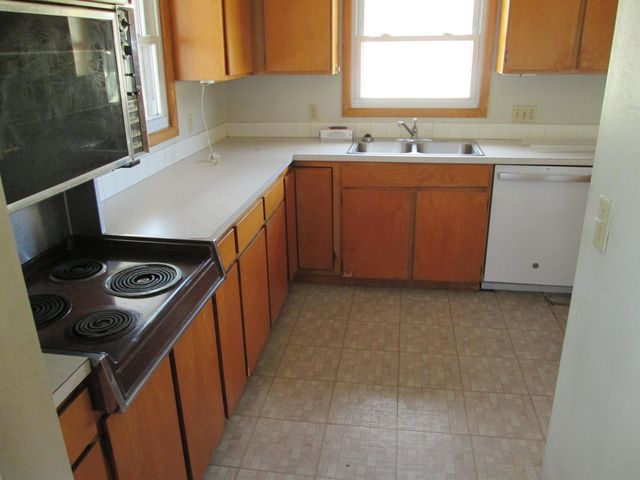 406 E Water Street, Fayette, IA 52142