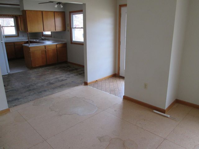 406 E Water Street, Fayette, IA 52142