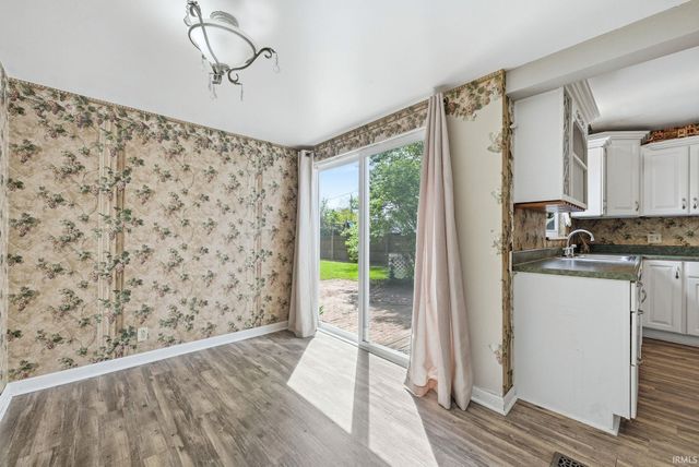 1242 Somerset Lane, Fort Wayne, IN 46805