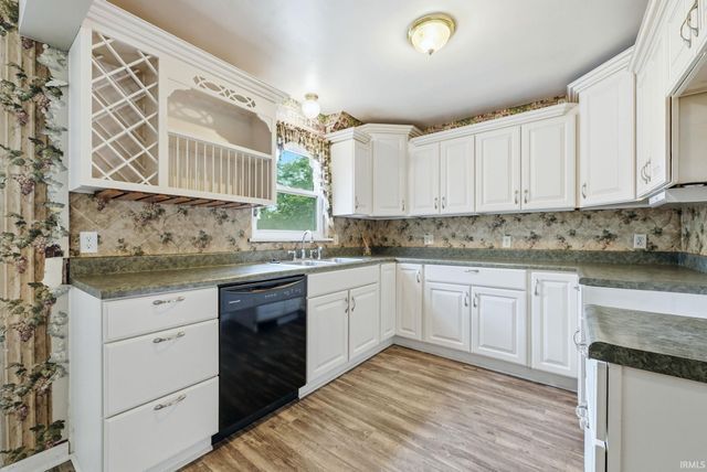 1242 Somerset Lane, Fort Wayne, IN 46805