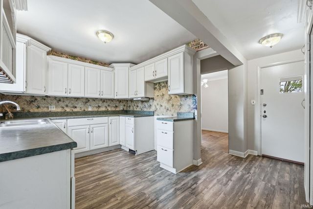 1242 Somerset Lane, Fort Wayne, IN 46805