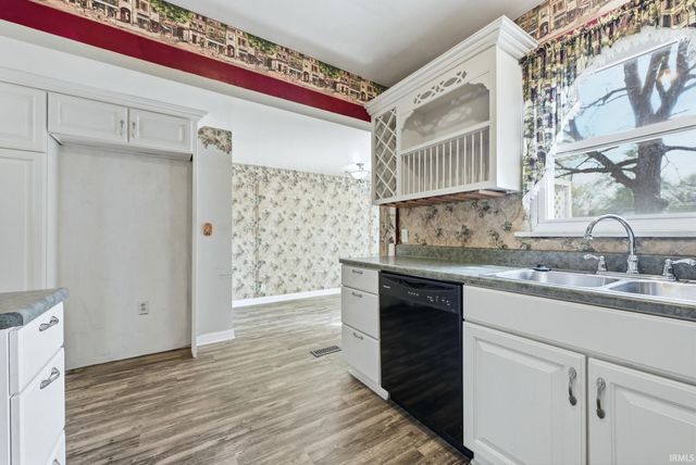 1242 Somerset Lane, Fort Wayne, IN 46805