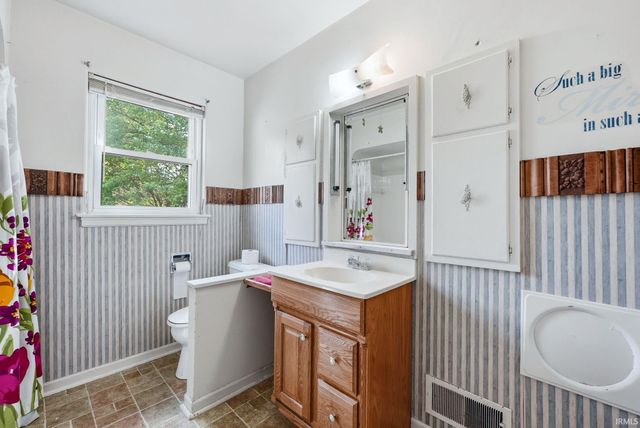 1242 Somerset Lane, Fort Wayne, IN 46805