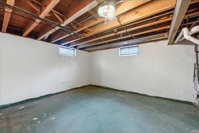 1242 Somerset Lane, Fort Wayne, IN 46805