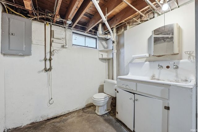 1242 Somerset Lane, Fort Wayne, IN 46805