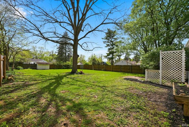 1242 Somerset Lane, Fort Wayne, IN 46805