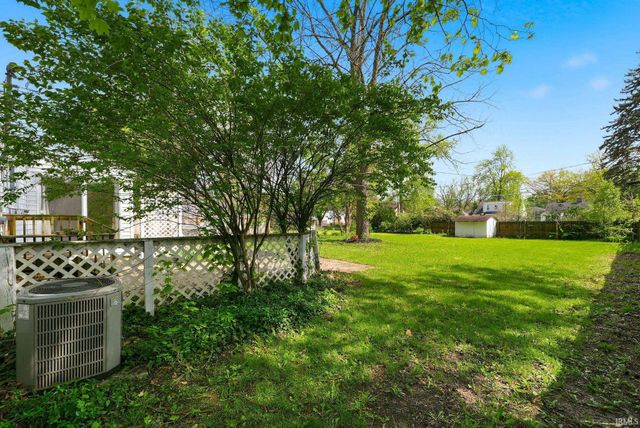 1242 Somerset Lane, Fort Wayne, IN 46805