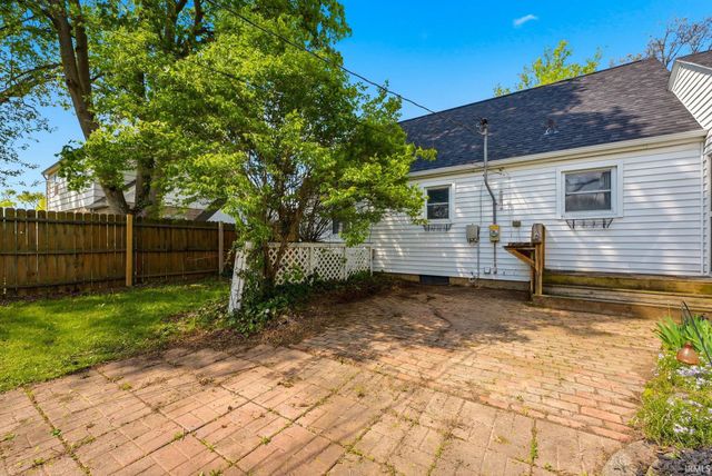 1242 Somerset Lane, Fort Wayne, IN 46805