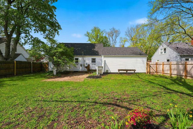 1242 Somerset Lane, Fort Wayne, IN 46805