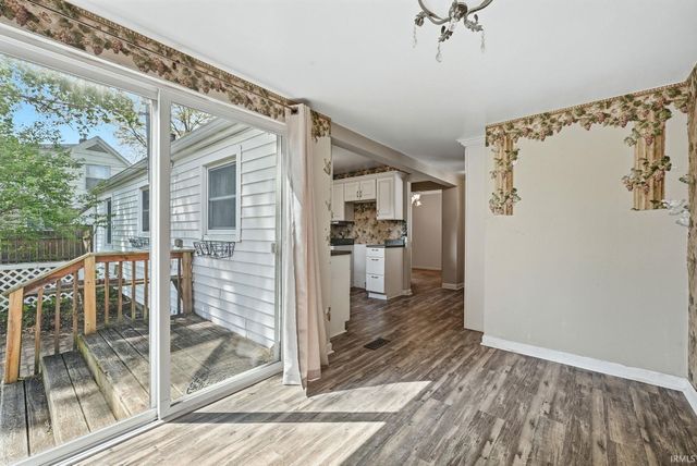 1242 Somerset Lane, Fort Wayne, IN 46805