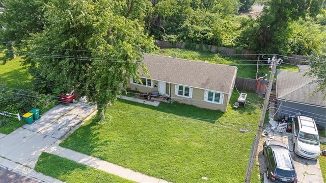 8221 Travis Street, Overland Park, KS 66204