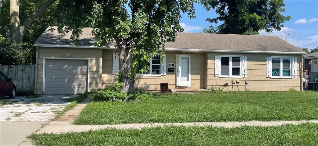 8221 Travis Street, Overland Park, KS 66204