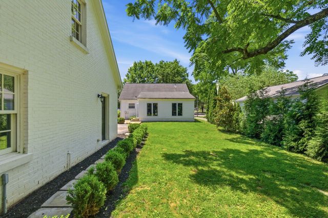 1221 Providence Lane, Lexington, KY 40502