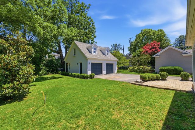 1221 Providence Lane, Lexington, KY 40502