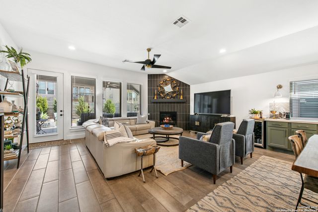 576 Tobacco, New Braunfels, TX 78132