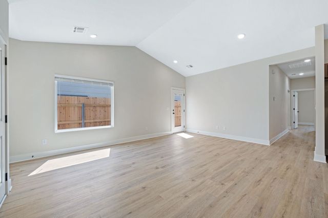 481 E Harper St, Valley Center, KS 67147