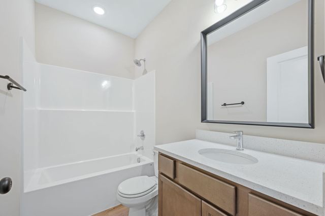 481 E Harper St, Valley Center, KS 67147